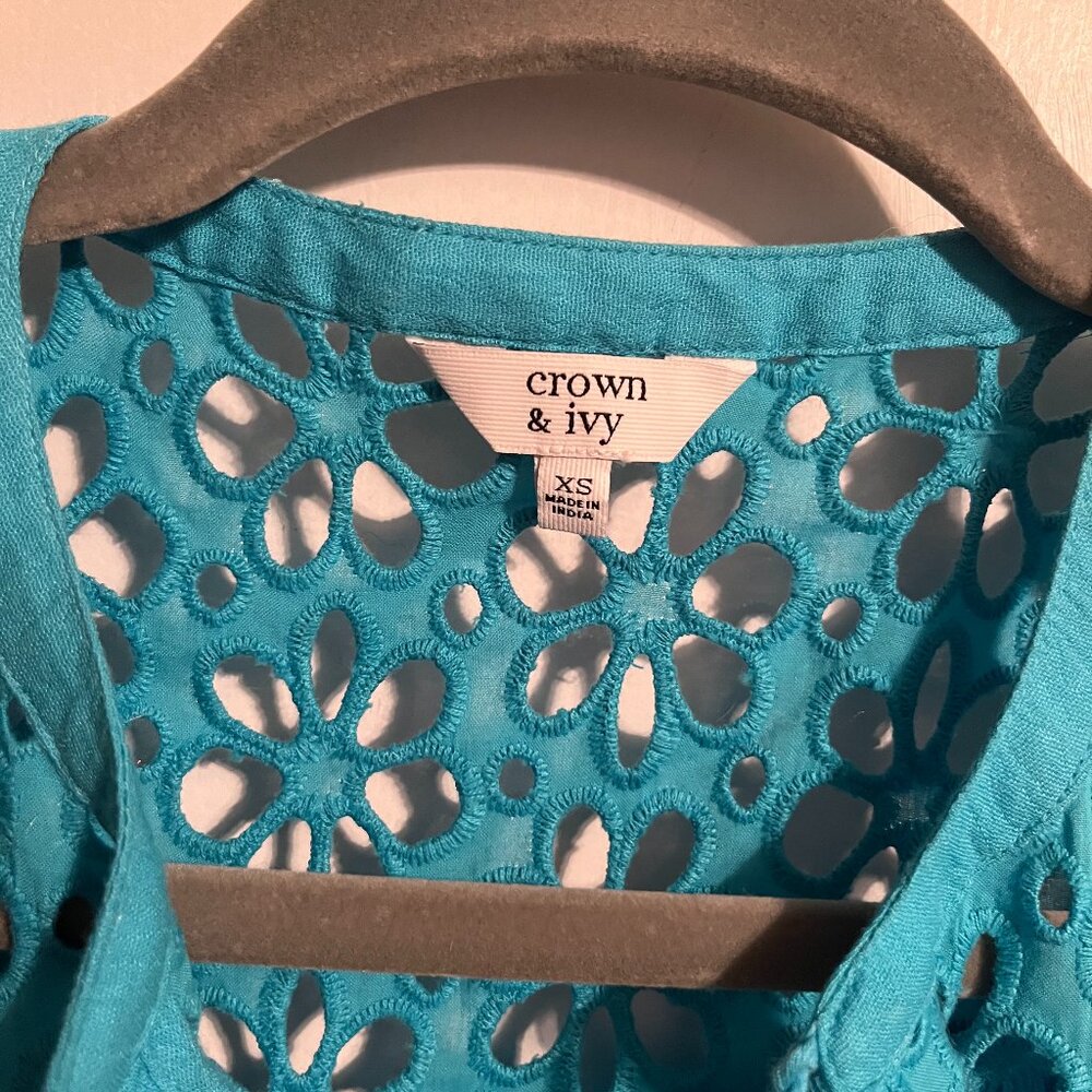 NWT CROWN & IVY BLUE 3/4 SLEEVE BLOUSE SZ XS - Picture 2 of 6